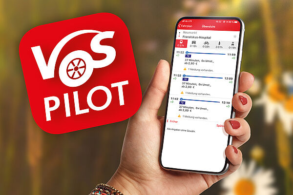 Appicon Mobilitäts-App VOSpilot und Hand mit Handy inklusive Fahrplanauskunft